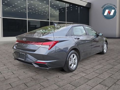 Used 2021 Hyundai Elantra SE FWD image 5