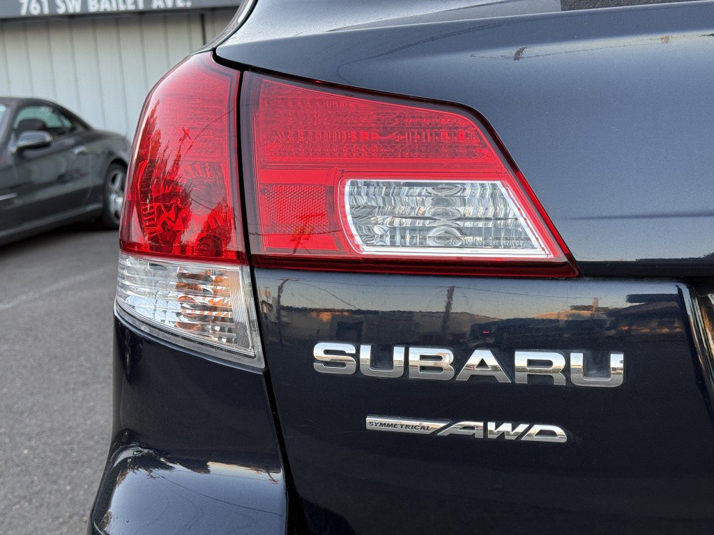 Used 2013 Subaru Outback 2.5i Limited AWD/4WD image 25