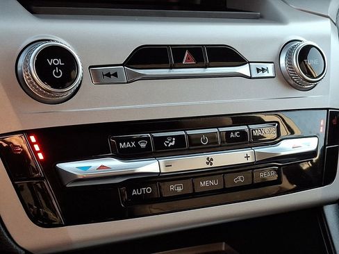 Used 2023 Ford Explorer XLT image 17