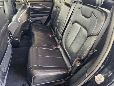 Used 2023 Jeep Grand Cherokee Overland w/ Luxury Tech Group IV image 16