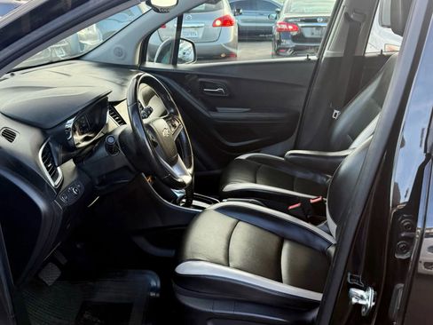 Used 2018 Chevrolet Trax Premier w/ Midnight Edition image 11