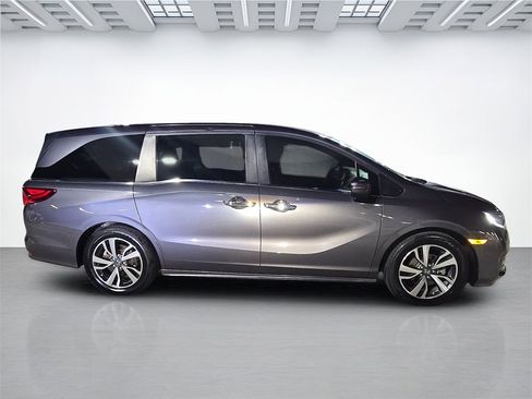 Used 2022 Honda Odyssey Touring image 2
