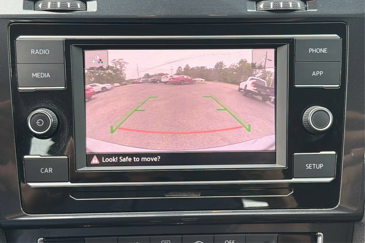 Used 2019 Volkswagen Golf S FWD image 28