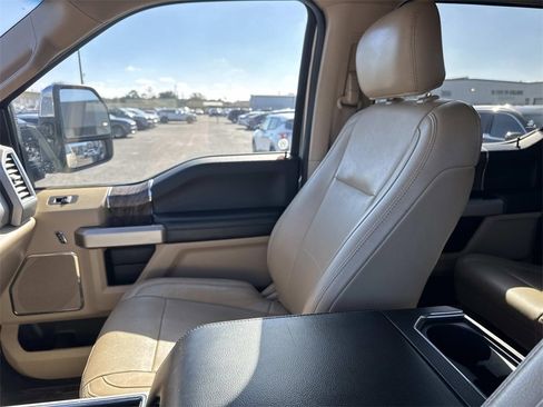 Used 2017 Ford F250 Lariat w/ Chrome Package image 33