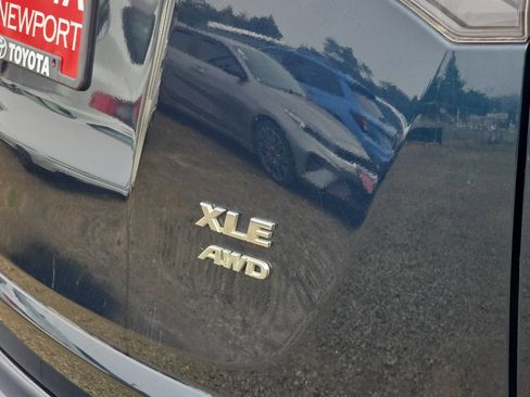 Used 2017 Toyota RAV4 XLE w/ All Weather Liner Package AWD/4WD image 22