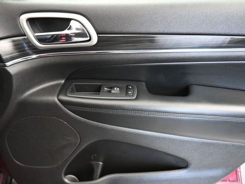 Used 2019 Jeep Grand Cherokee Limited image 43