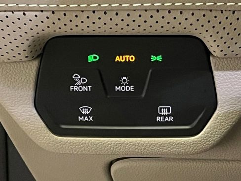 Used 2024 Volkswagen Atlas SE w/ Panoramic Sunroof Package AWD/4WD image 18