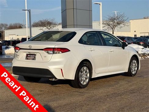 Used 2024 Toyota Corolla LE image 3