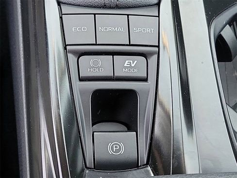 Used 2025 Toyota Camry LE image 12