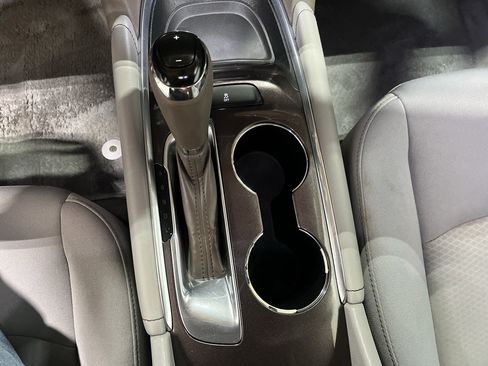 Used 2018 Chevrolet Malibu LT FWD image 12