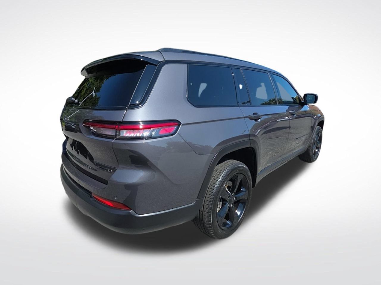 Used 2025 Jeep Grand Cherokee L Limited w/ Black Appearance Package AWD/4WD image 7