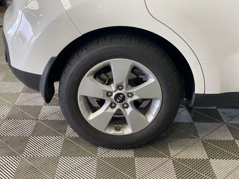 Used 2019 Kia Soul w/ Convenience Package FWD image 18