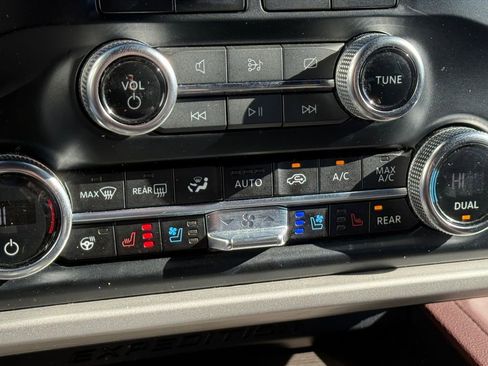 Used 2024 Ford Expedition Limited image 5