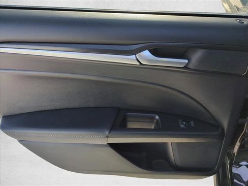 Used 2019 Ford Fusion Titanium FWD image 9