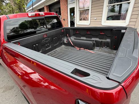 Used 2024 Chevrolet Colorado LT w/ LT Convenience Package III RWD image 11