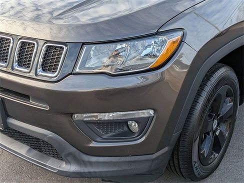 Used 2019 Jeep Compass Latitude w/ Cold Weather Group image 9