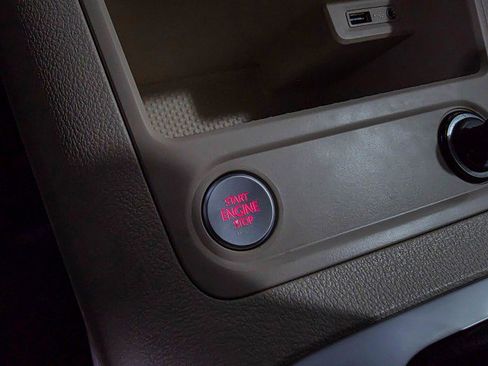 Used 2017 Volkswagen Tiguan S image 23