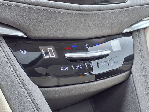 Certified 2024 Cadillac XT5 Premium Luxury w/ LPO, Floor Liner Package AWD/4WD image 26