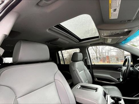 Used 2019 Chevrolet Suburban LT image 21