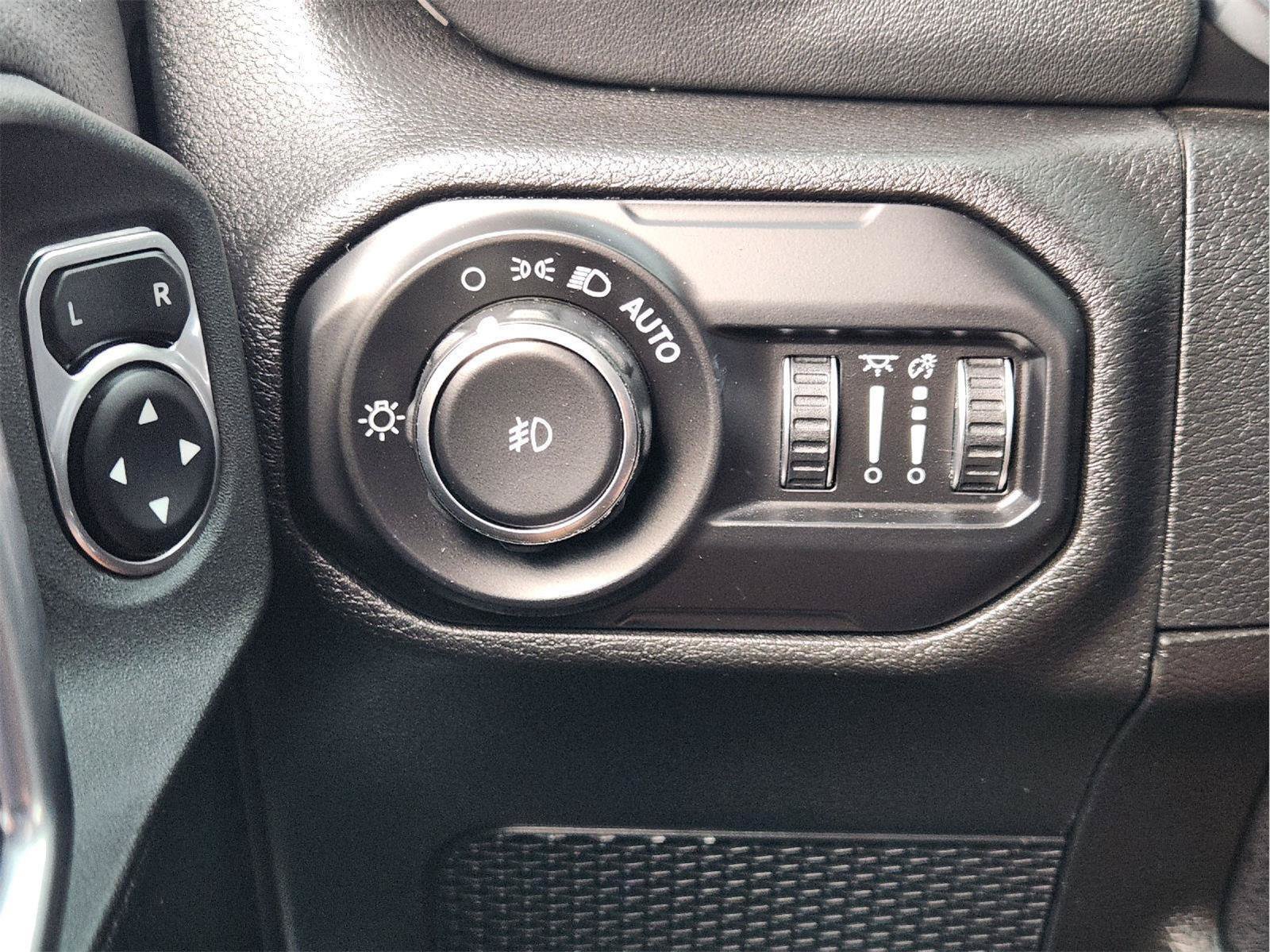 Used 2021 Jeep Wrangler Unlimited Sahara AWD/4WD image 24