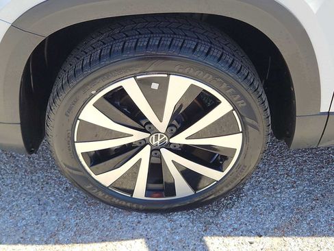Used 2024 Volkswagen Taos SE FWD image 12