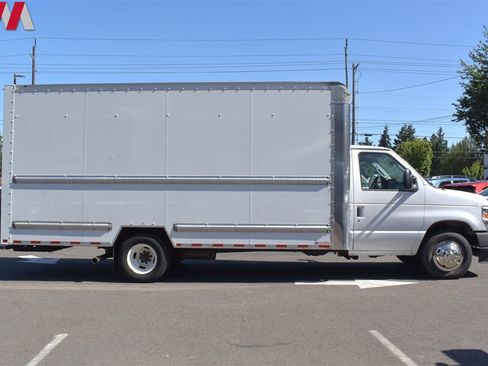 Used 2022 Ford E-350 and Econoline 350 Super Duty image 6