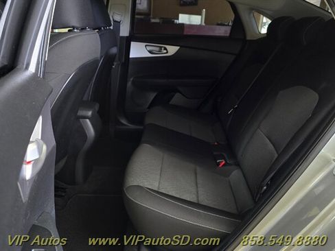 Used 2022 Kia Forte LXS FWD image 17