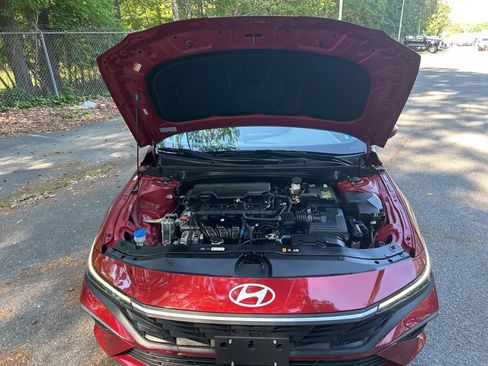 Used 2024 Hyundai Elantra SEL FWD image 12