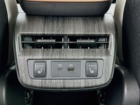 Used 2023 Nissan Ariya AWD image 28