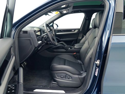 Used 2025 Porsche Cayenne S image 17