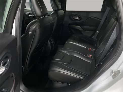 Used 2021 Jeep Cherokee Latitude Plus AWD/4WD image 11