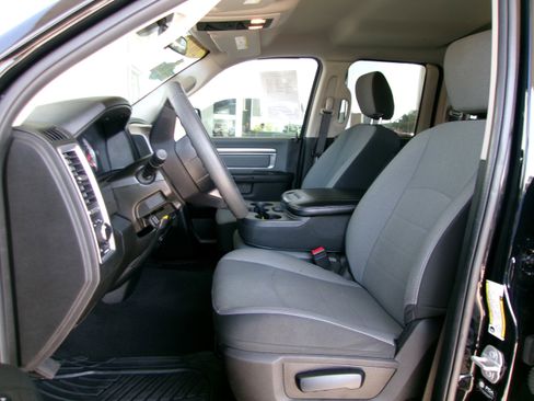 Used 2024 RAM 1500 Classic SLT AWD/4WD image 9