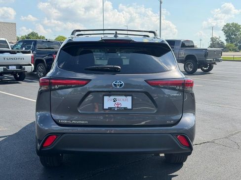 Used 2022 Toyota Highlander XLE AWD/4WD image 6