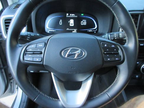 Used 2025 Hyundai Venue SEL FWD image 23