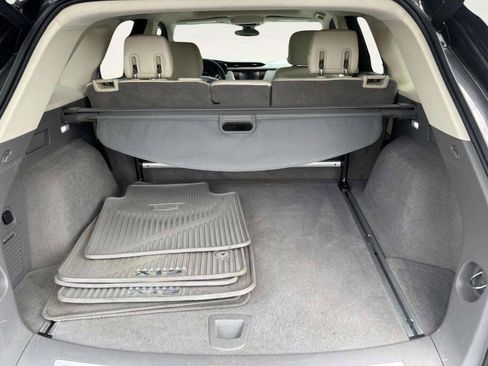 Used 2018 Cadillac XT5 Luxury w/ Driver Awareness Package FWD image 6