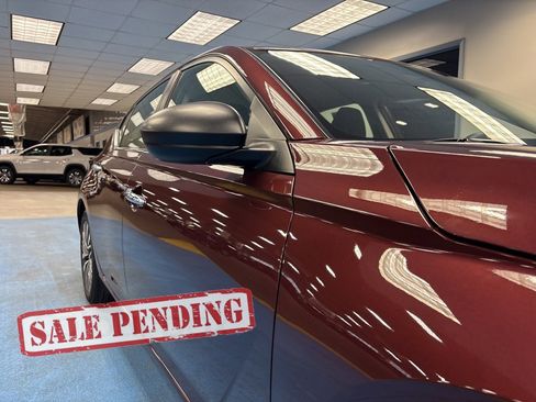 Used 2024 Nissan Altima 2.5 SV image 4