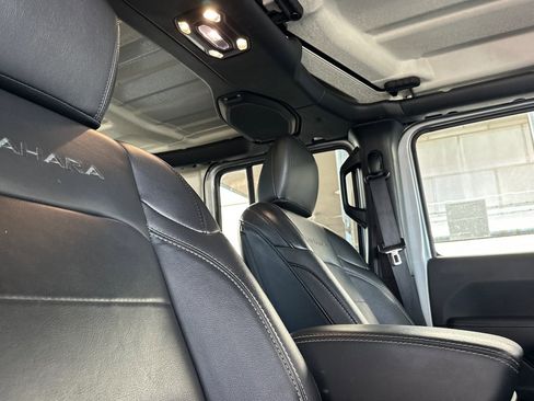 Used 2023 Jeep Wrangler Sahara image 17
