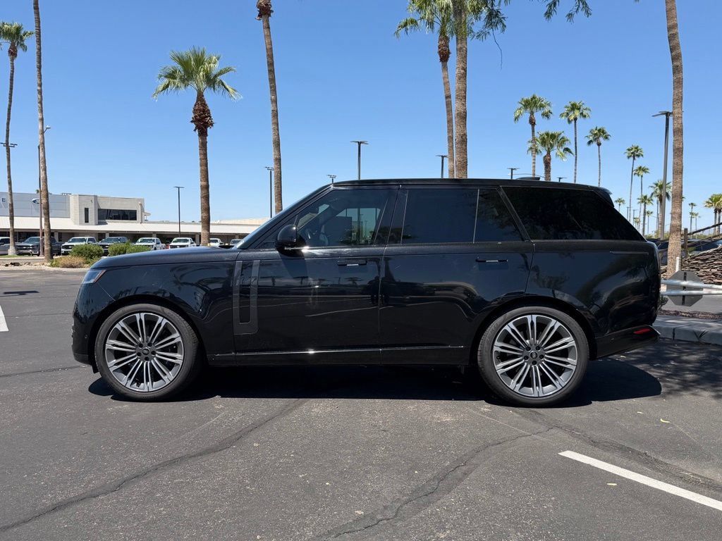 Used 2023 Land Rover Range Rover SE AWD/4WD image 3