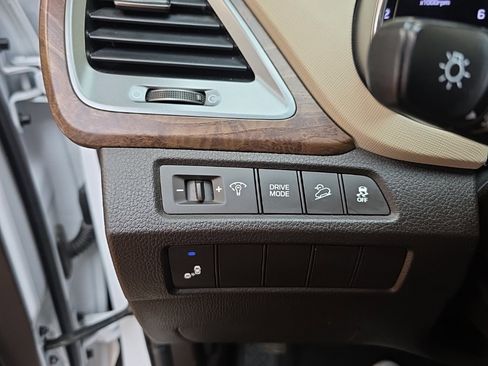 Used 2018 Hyundai Santa Fe Sport image 24