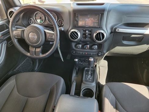 Used 2018 Jeep Wrangler Unlimited Sahara image 34