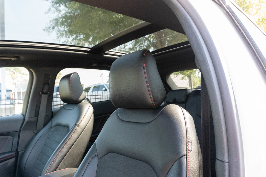 Used 2024 Ford Edge ST-Line w/ Class II Trailer Tow Package AWD/4WD image 19