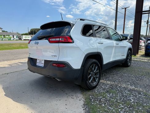 Used 2016 Jeep Cherokee Latitude w/ Cold Weather Group image 5
