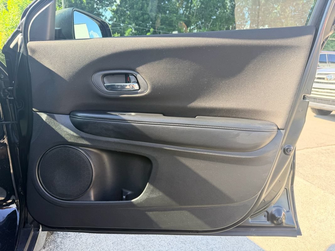 Used 2018 Honda HR-V LX image 23