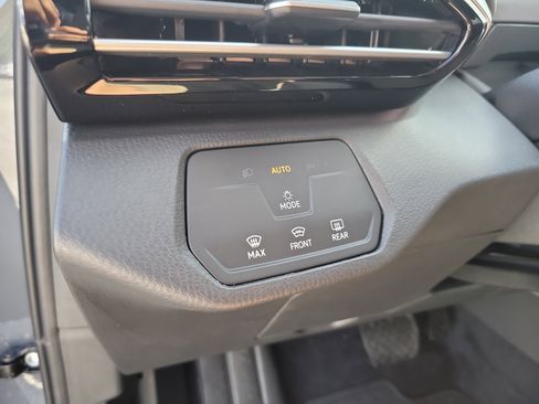 New 2025 Volkswagen ID.4 Pro image 30