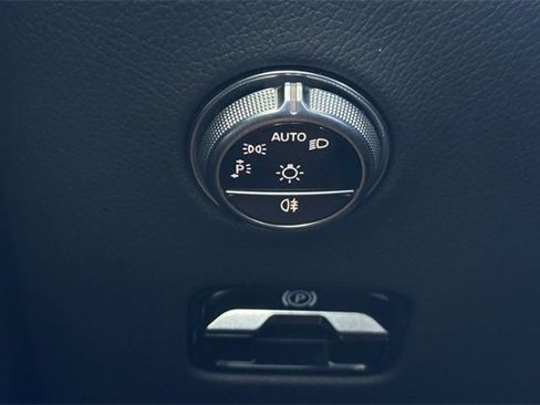 Used 2024 Mercedes-Benz GLC 300 image 32