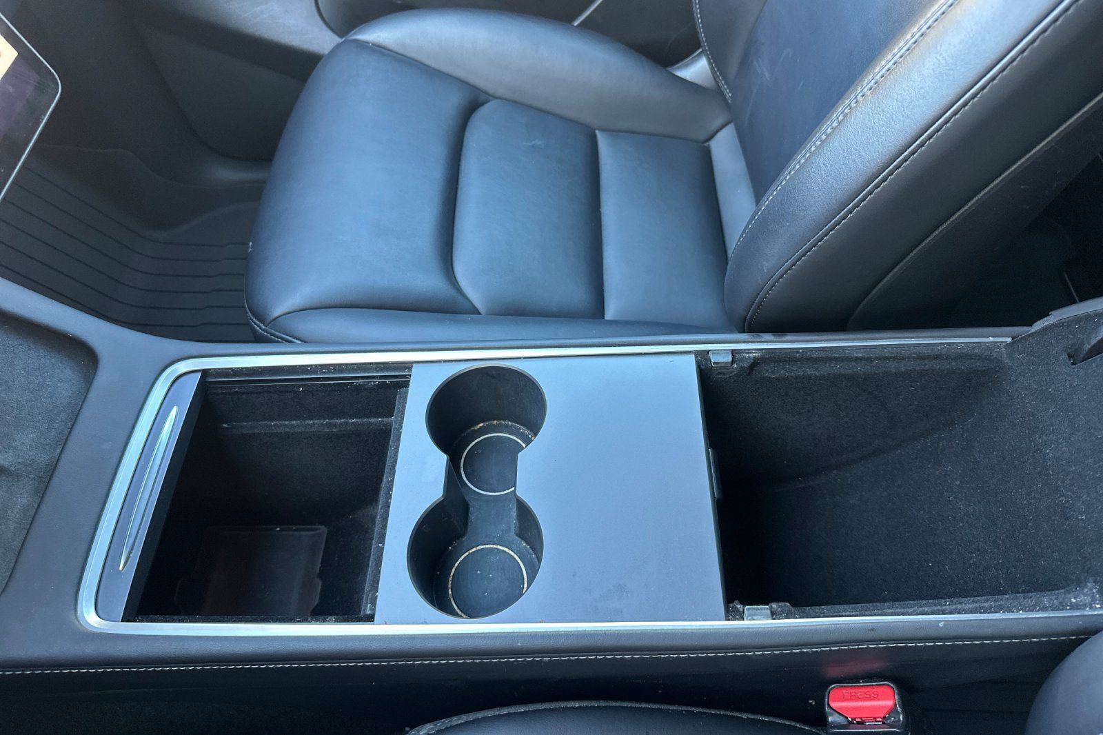 Used 2022 Tesla Model Y Long Range AWD/4WD image 32