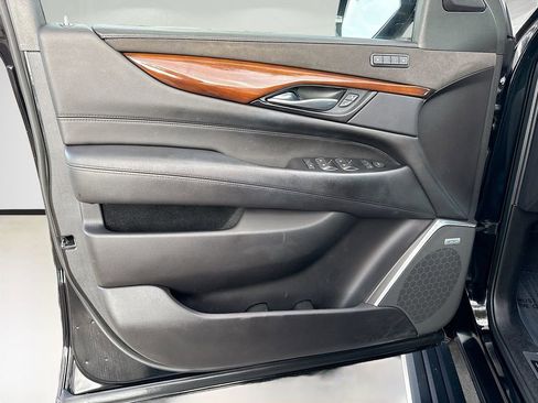Used 2019 Cadillac Escalade Premium Luxury image 24