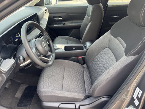 Used 2025 Nissan Kicks SV FWD image 25