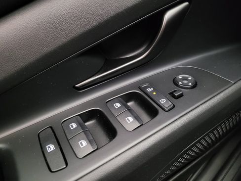 Used 2025 Hyundai Elantra Sport image 27