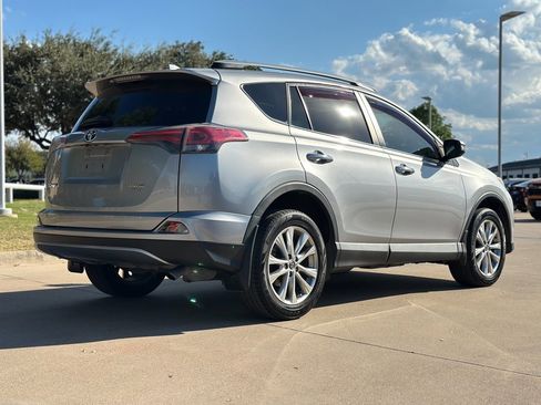 Used 2018 Toyota RAV4 Limited image 2